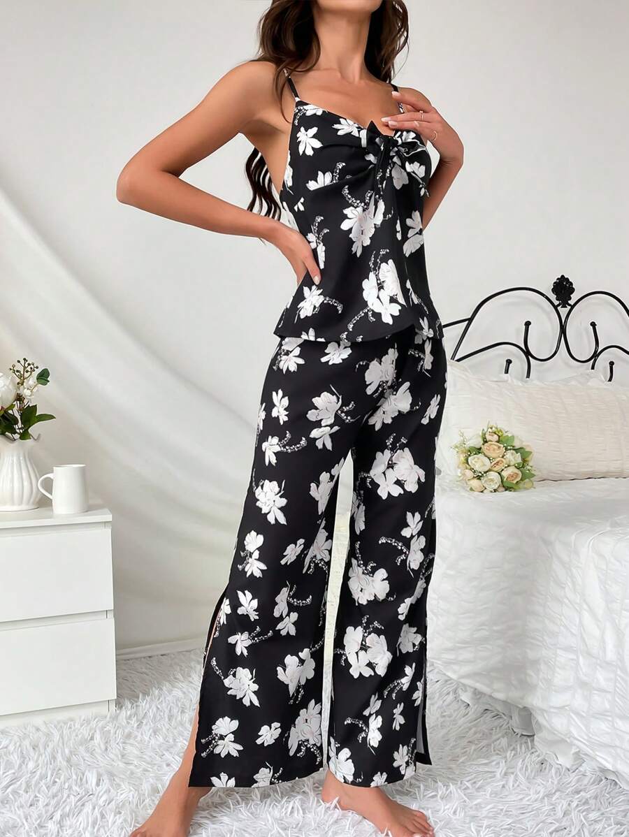 SHEIN طقم بيجامة بطبعة زهور مع عقدة أمامية وفتحة على الفخذ