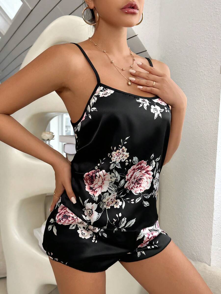 SHEIN طقم بيجامة من الساتان بطبعة الزهور