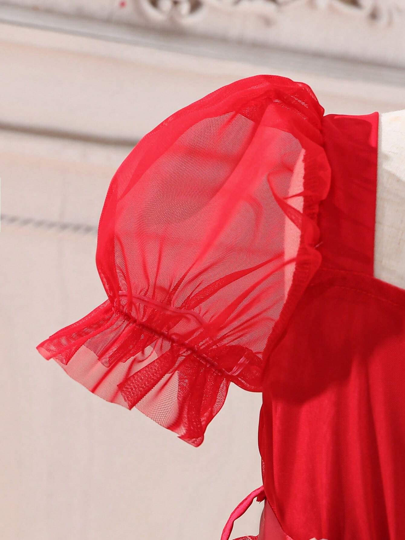 SHEIN Kids فستان بنات فتاة صغيرة بأكمام منتفخة وتطريز وتفاصيل من الشبكة