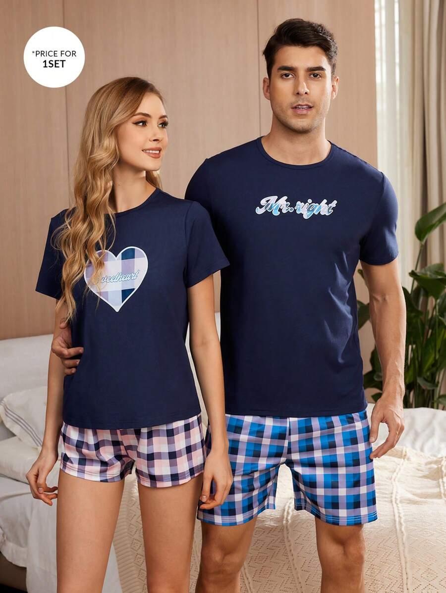 Shein CoupledUp مجموعة بيجاما قصيرة الأكمام للنساء مزينة بطبعة قلوب وشورت مربعات مخصصة لفصل الصيف