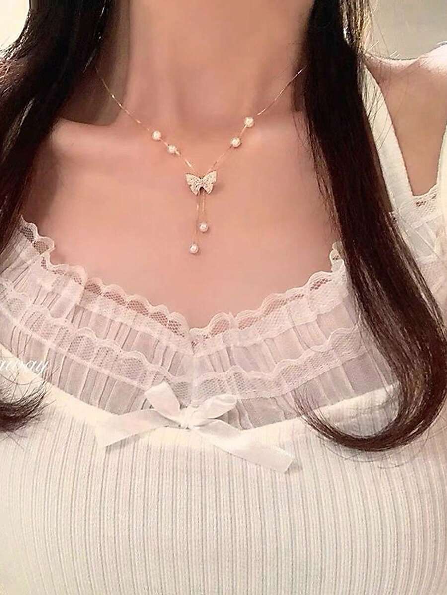 SHEIN قلادة فراشة لؤلؤية باللون الذهبي