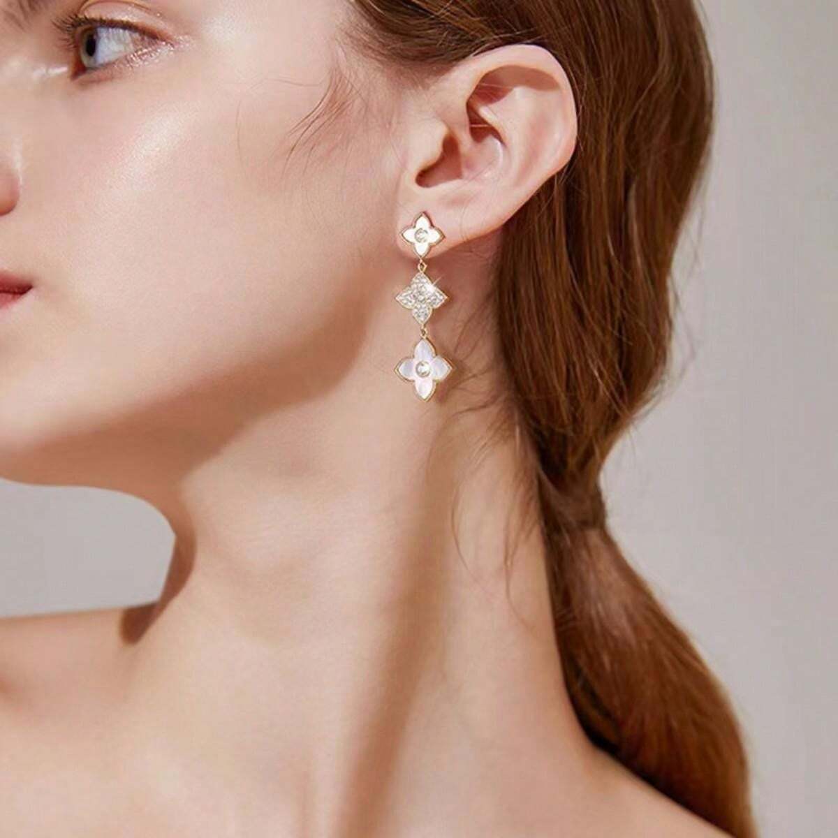 SHEIN أقراط طويلة بزينة زهرية وأحجار لامعة