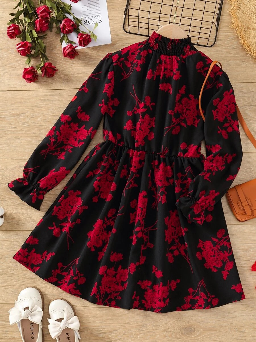 SHEIN EVRYDAY Kids فستان بنات طويل بياقة قميصية وأكمام بنمط جرس مزين بطبعات زهرية على كامل الفستان
