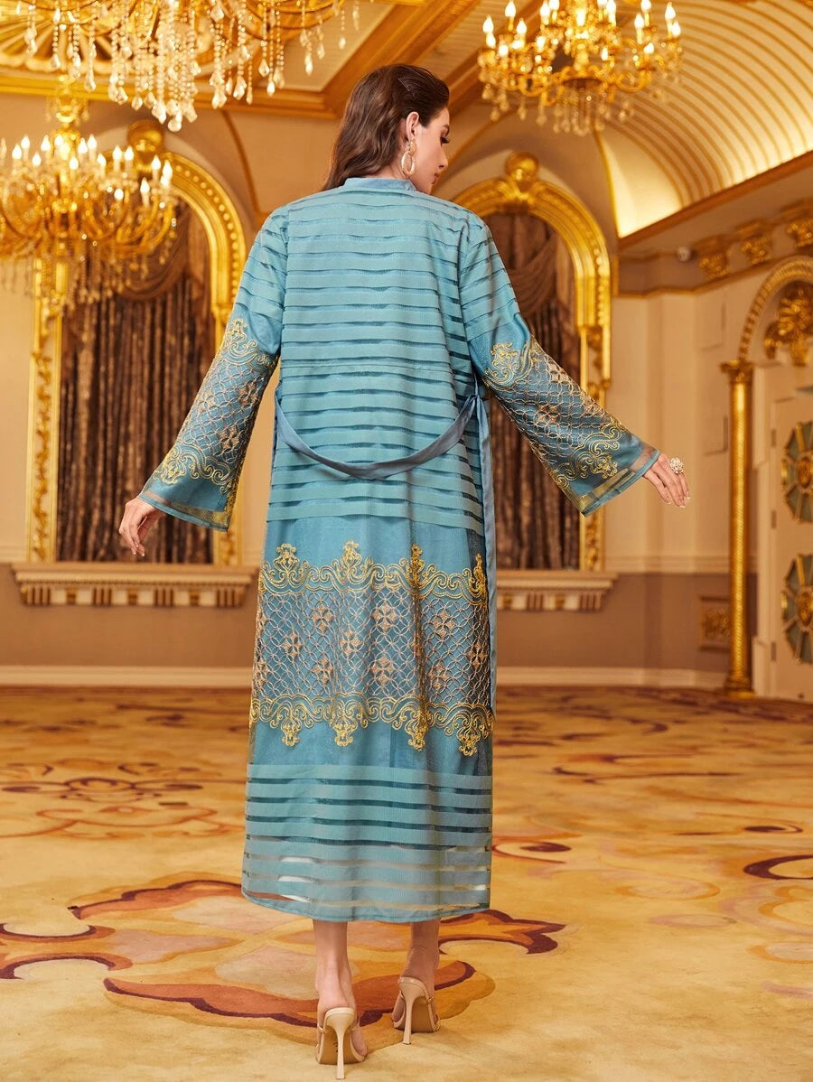 SHEIN Najma عباية نسائي بنقشة مخططة وتطريزات دقيقة مع حزام