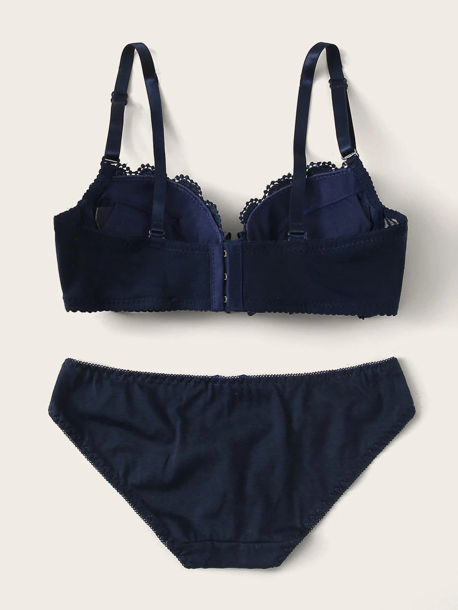 SHEIN طقم لانجري بسلك تحتي وأطراف كروشي