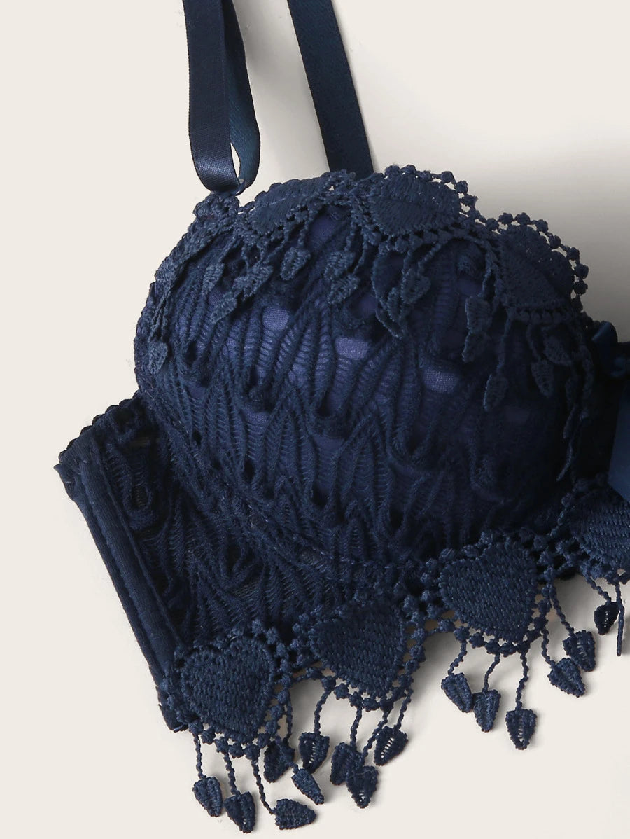 SHEIN طقم لانجري بسلك تحتي وأطراف كروشي