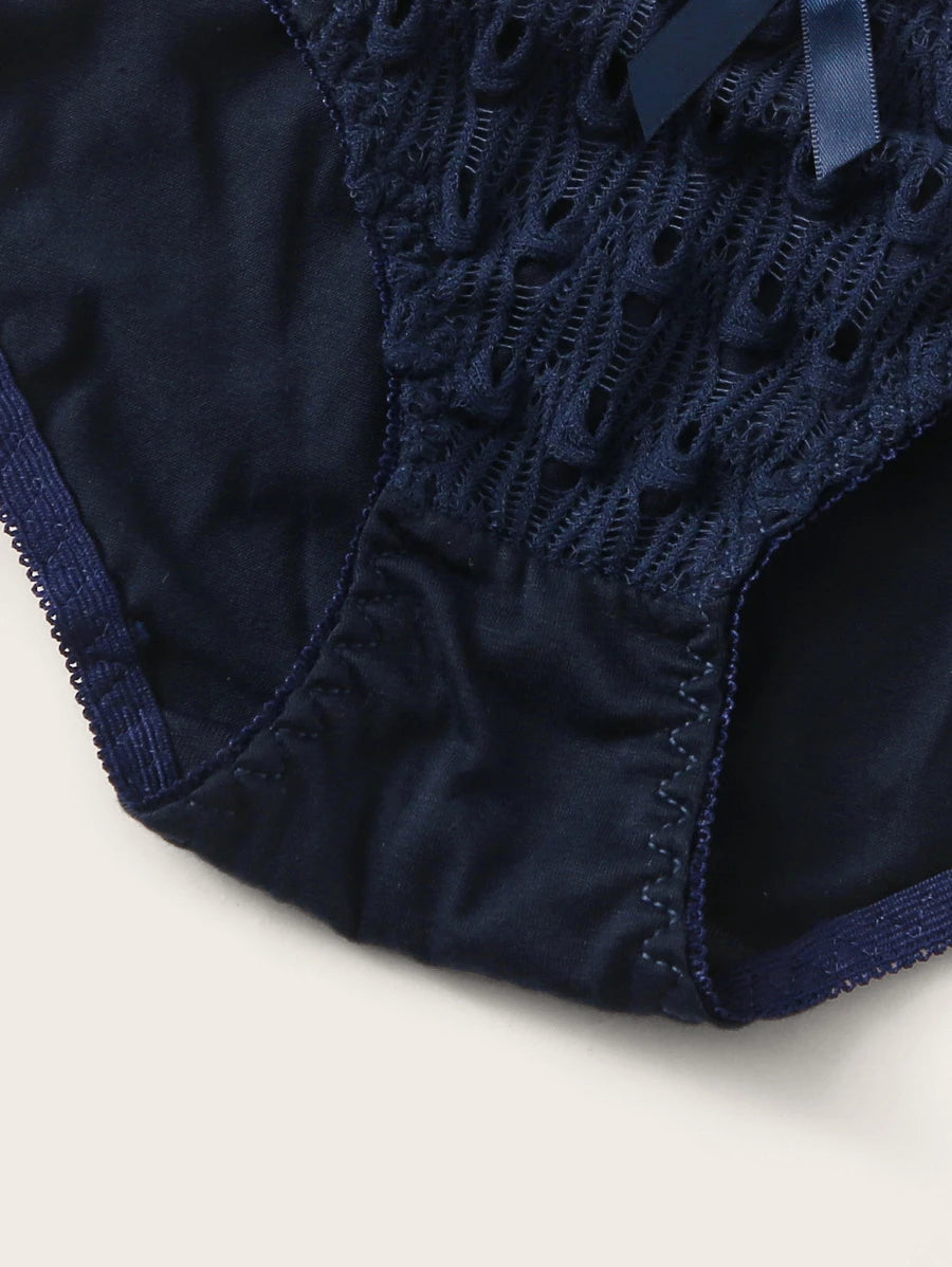 SHEIN طقم لانجري بسلك تحتي وأطراف كروشي
