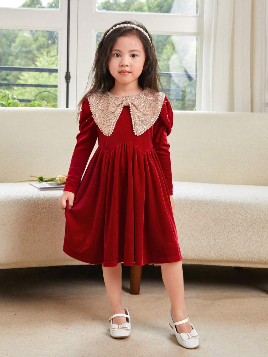 SHEIN Kids فستان بنات فتاة صغيرة بياقة مزينة بالتباين مع كشكشة الكم الكبير من الفيلفيت