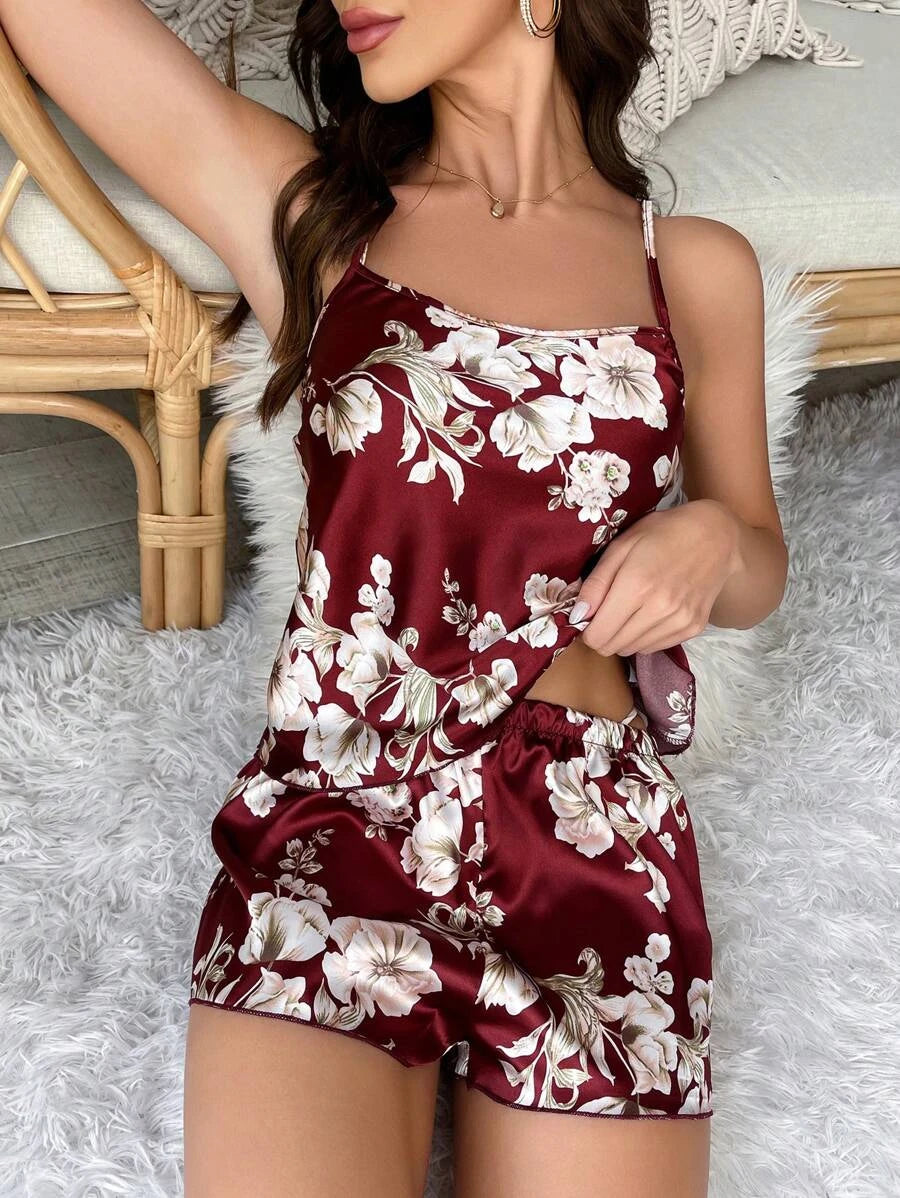 SHEIN طقم بيجامة صدرية كامي وبنطلون القصير طباعة الأزهار ساتان