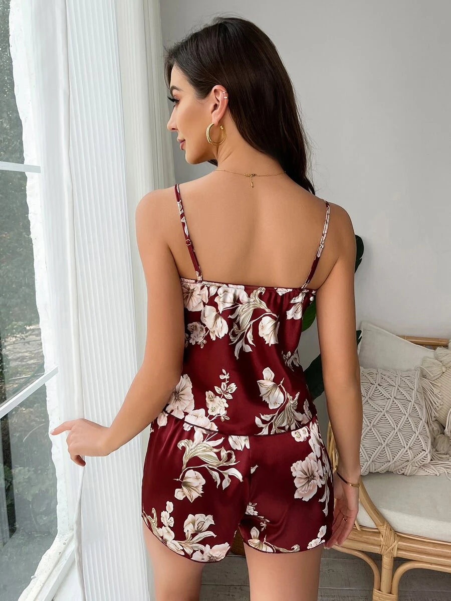 SHEIN طقم بيجامة صدرية كامي وبنطلون القصير طباعة الأزهار ساتان
