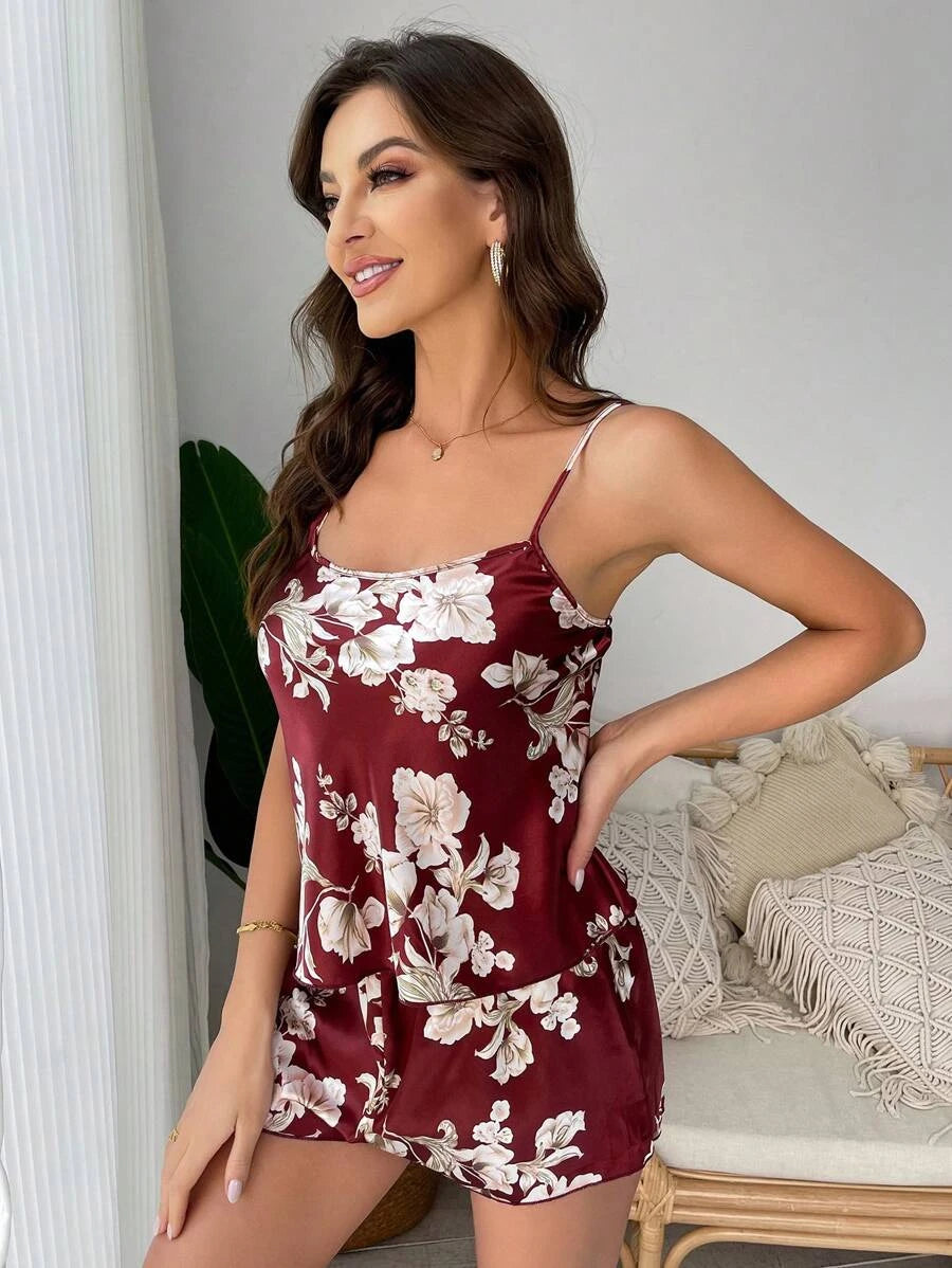 SHEIN طقم بيجامة صدرية كامي وبنطلون القصير طباعة الأزهار ساتان