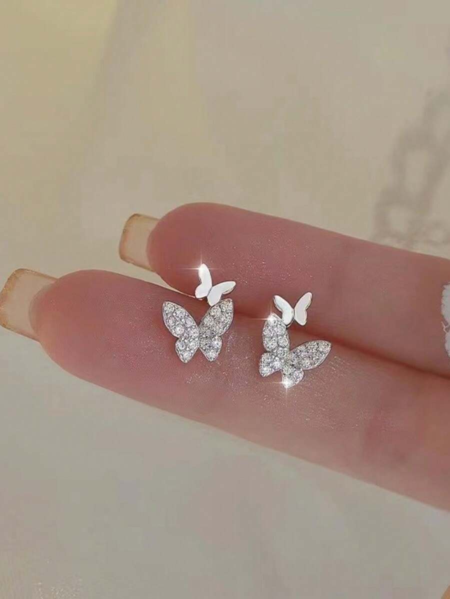SHEIN زوج أقراط جناح فراشة لامعة