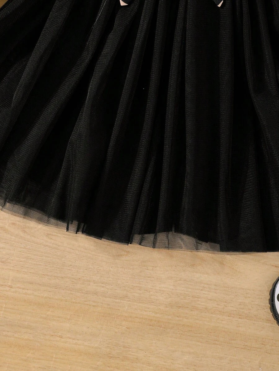 SHEIN Kids فستان بنات صغيرة تصميم أشكال وحاشية شبكية مع حزام