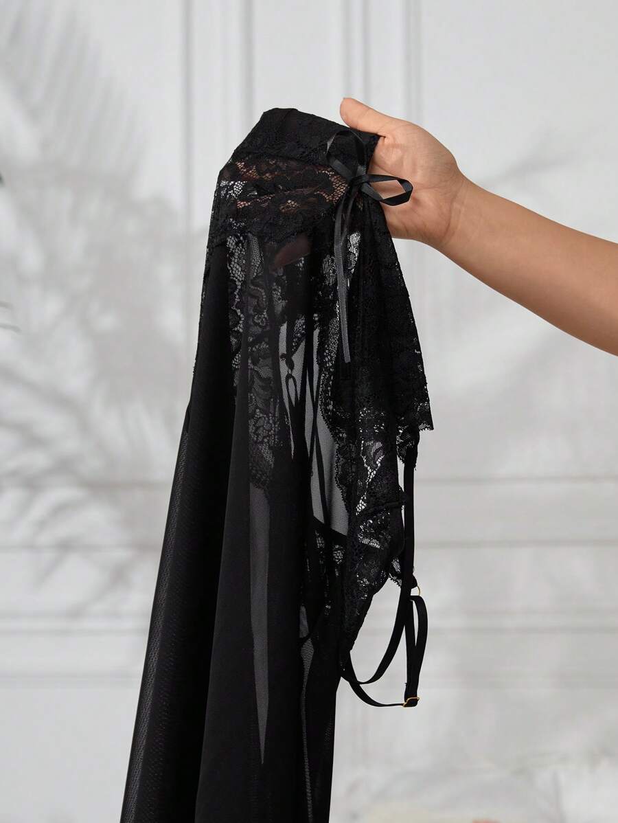 SHEIN طقم بيجامة اسود مع تفاصيل شبك ودانتيل