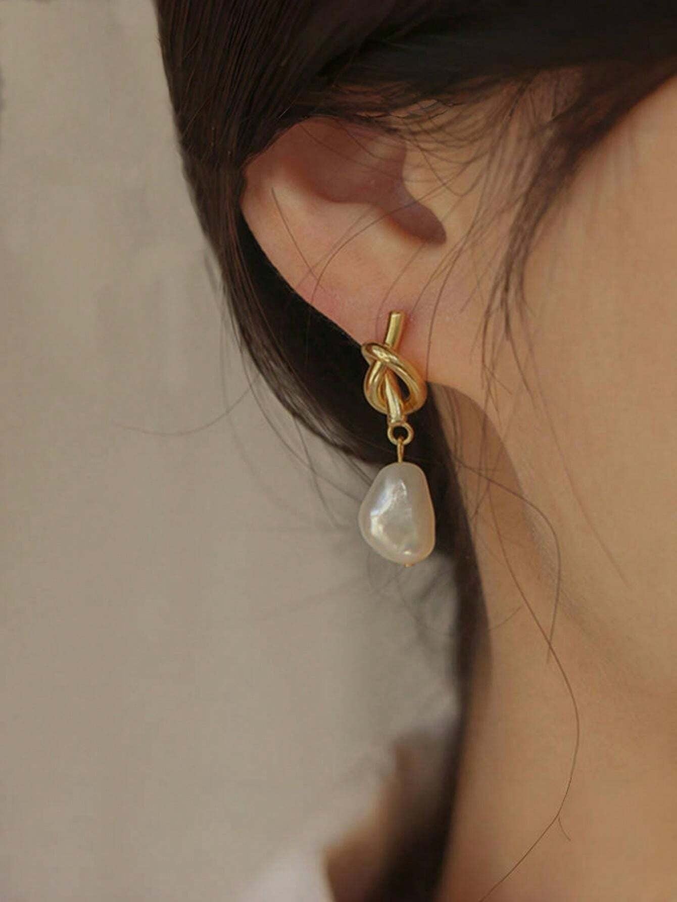 SHEIN أقراط اللؤلؤ المعلقة بتصميم العقدة الكلاسيكية