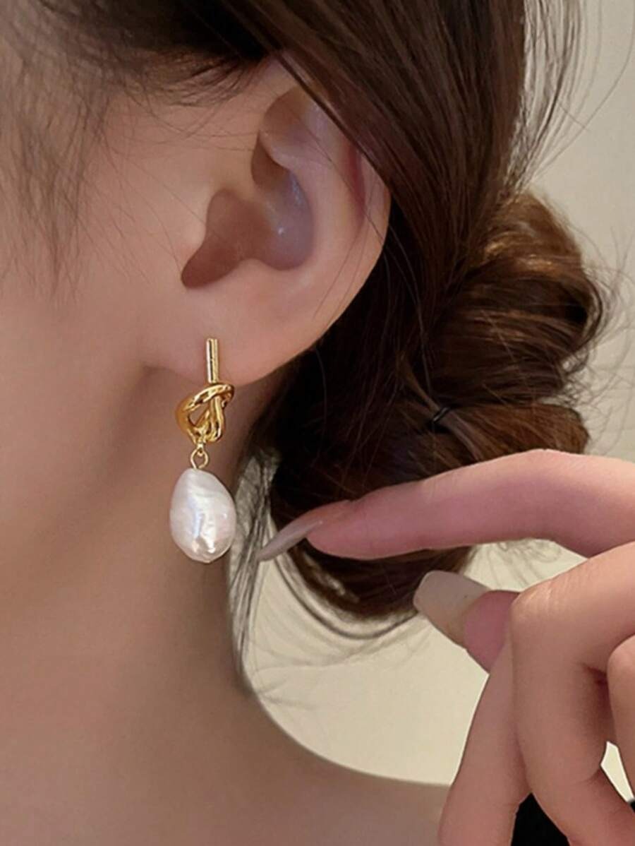 SHEIN أقراط اللؤلؤ المعلقة بتصميم العقدة الكلاسيكية