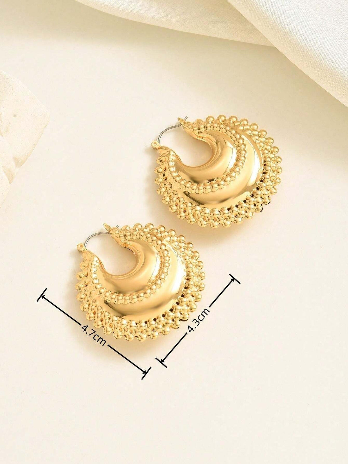 SHEIN أقراط أنيقة بتصميم بيضاوي