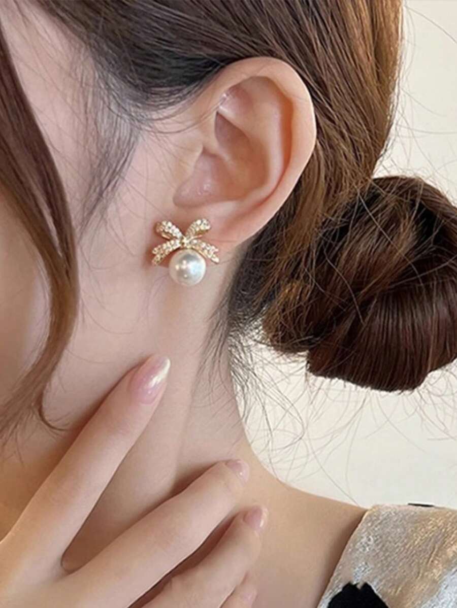 SHEIN اقراط دبوسية فراشة راين ولؤلؤ صناعي