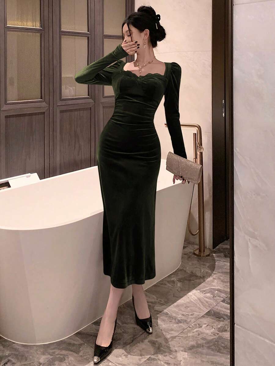 SHEIN DAZY فستان اخضر مع تطريز دانتيل