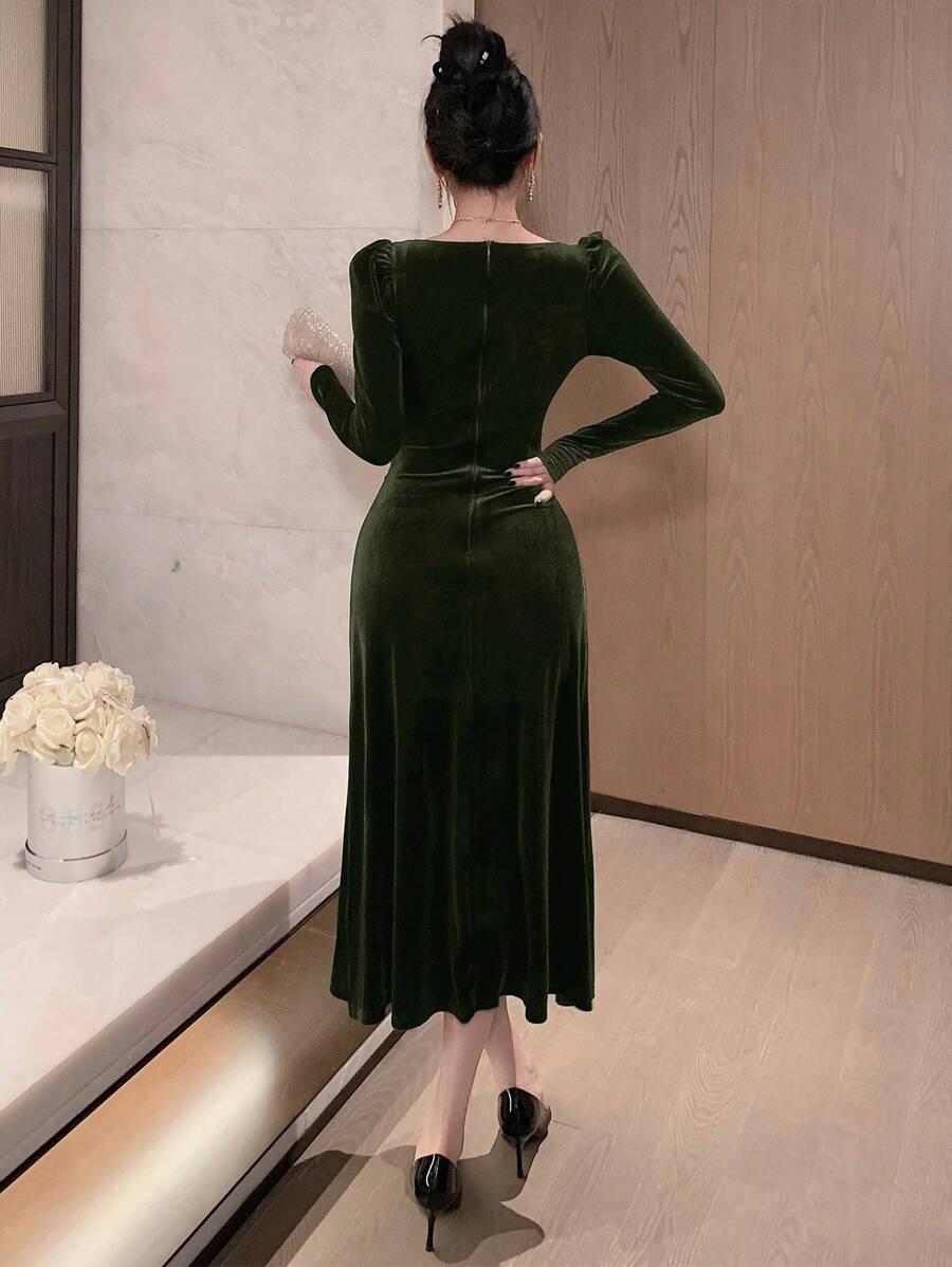 SHEIN DAZY فستان اخضر مع تطريز دانتيل