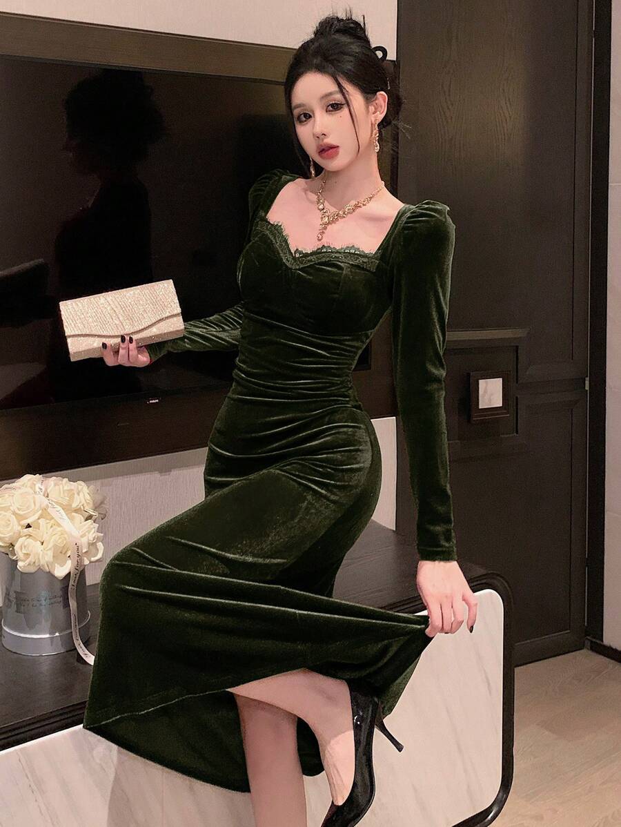 SHEIN DAZY فستان اخضر مع تطريز دانتيل