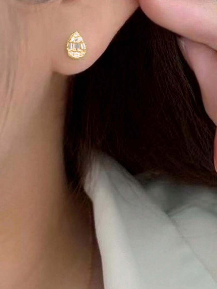 SHEIN زوج أقراط بزخرفة مكعبة