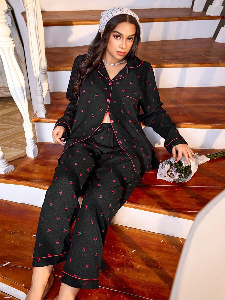 SHEIN CottageSlumber بيجامة سوداء كاجوال مطبوعة بالكرز