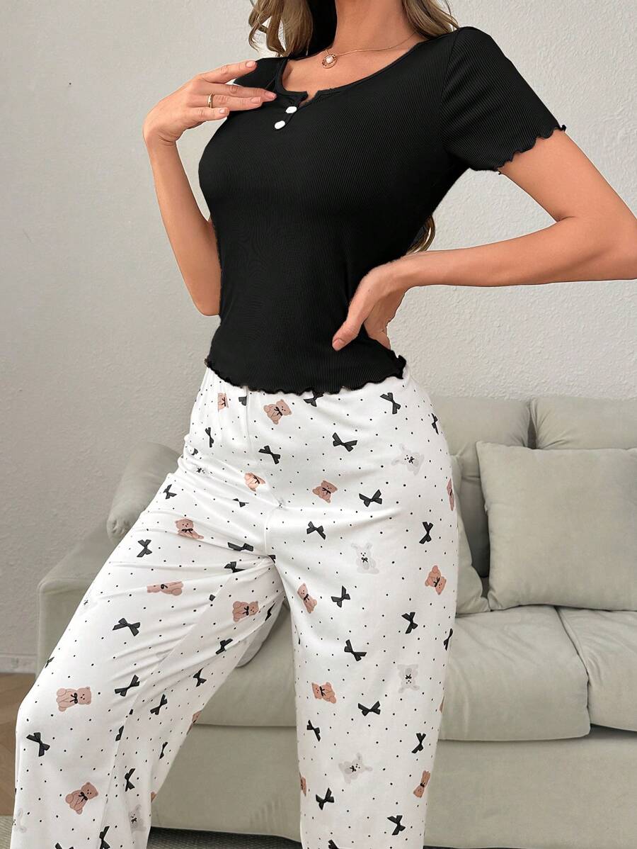 SHEIN بيجامة لون أسود بطبعة ناعمة وأزرار أمامية