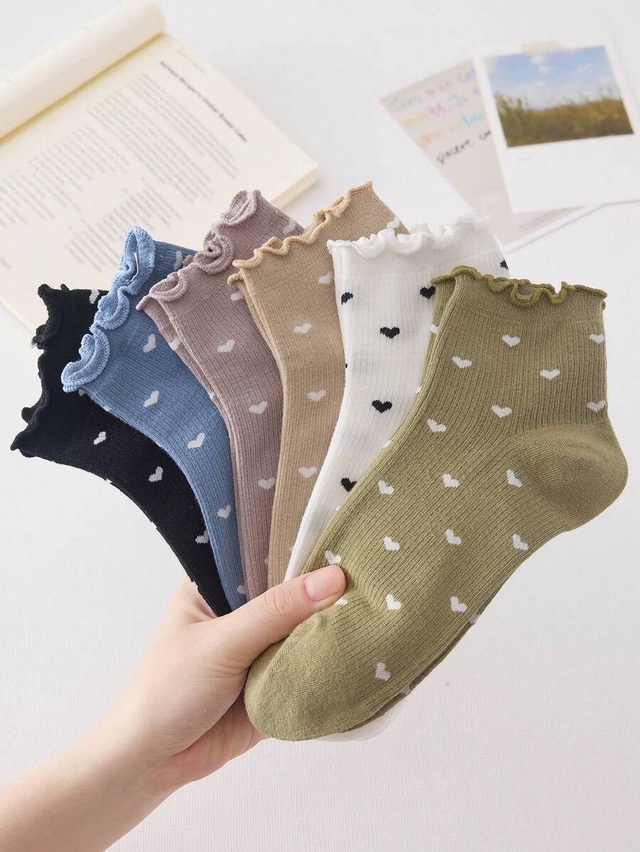 SHEIN جوارب كاحل نسائية 4 ازواج بنمط قلب أبيض وأسود