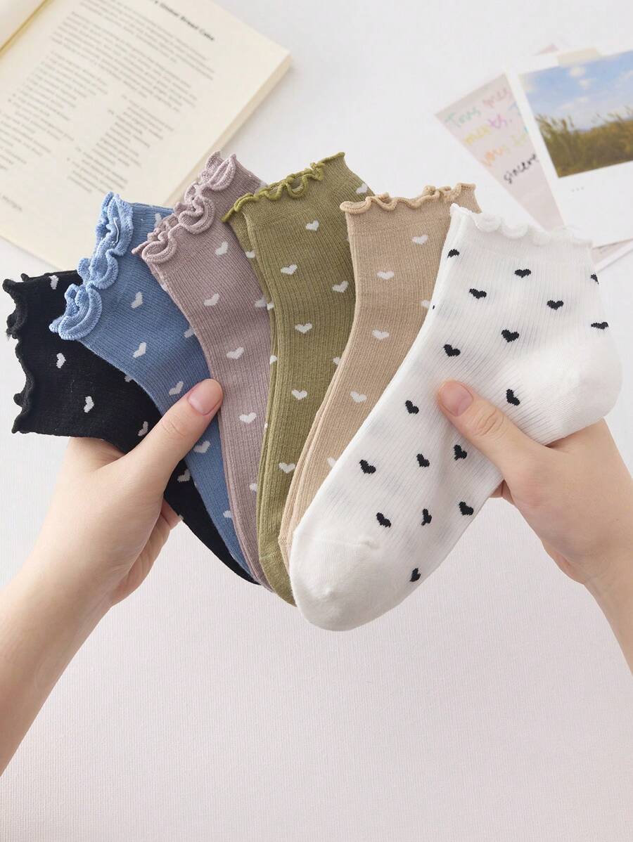 SHEIN جوارب كاحل نسائية 4 ازواج بنمط قلب أبيض وأسود