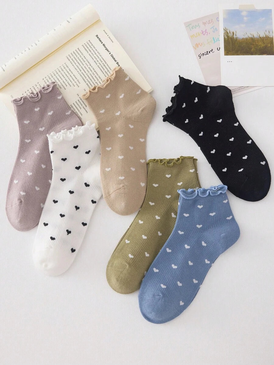 SHEIN جوارب كاحل نسائية 4 ازواج بنمط قلب أبيض وأسود
