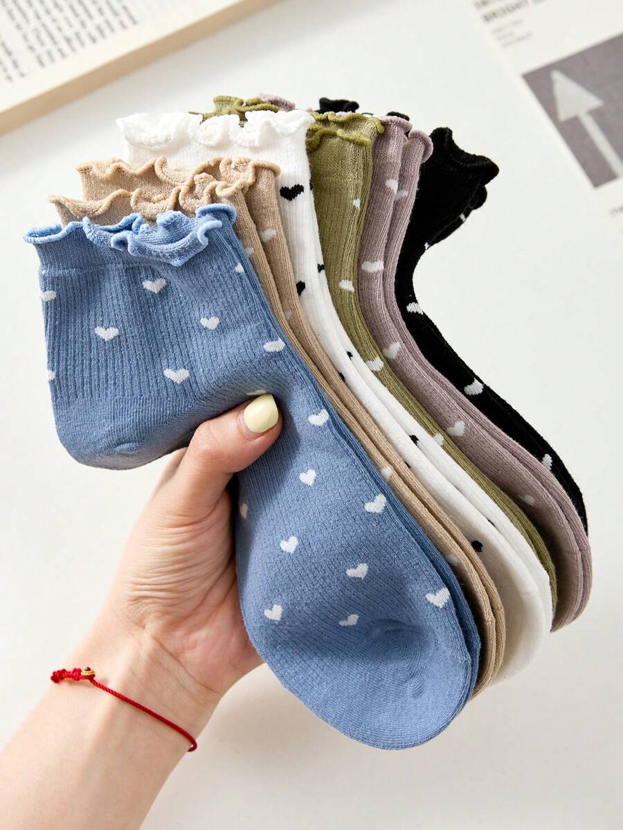 SHEIN جوارب كاحل نسائية 4 ازواج بنمط قلب أبيض وأسود