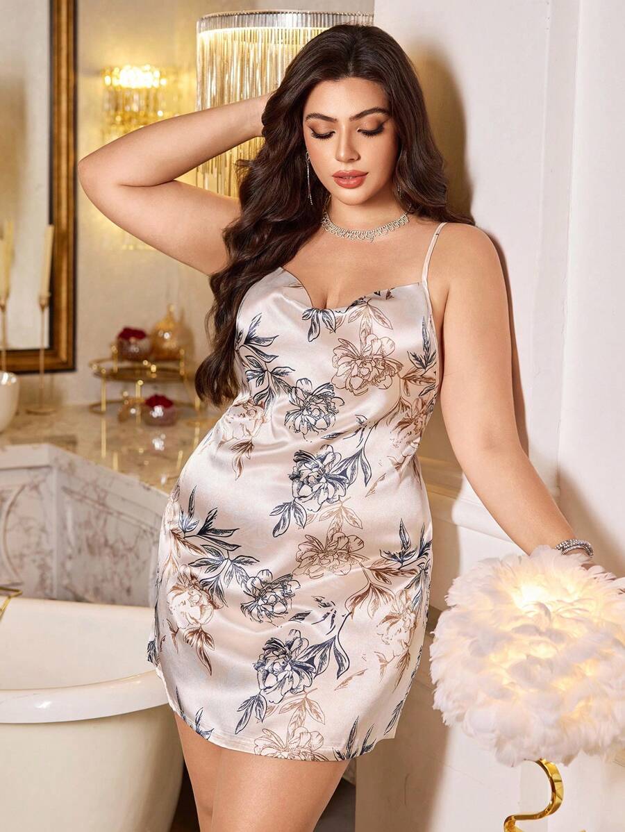 SHEIN LuxeNights بدلة نوم حريرية حجم كبير بحمالات رفيعة