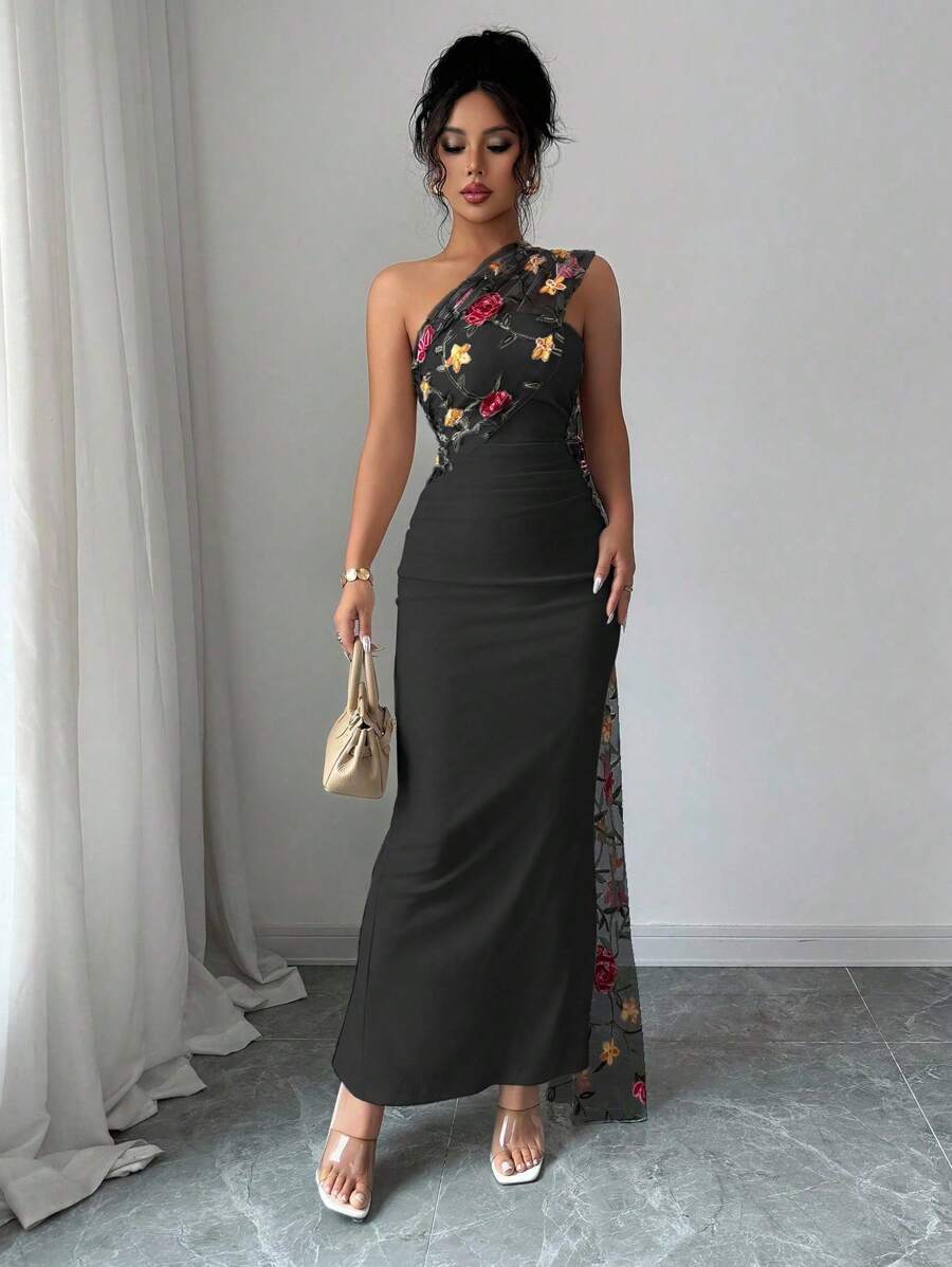 SHEIN Elenzga فستان اسود مزين بالتطريز الزهري