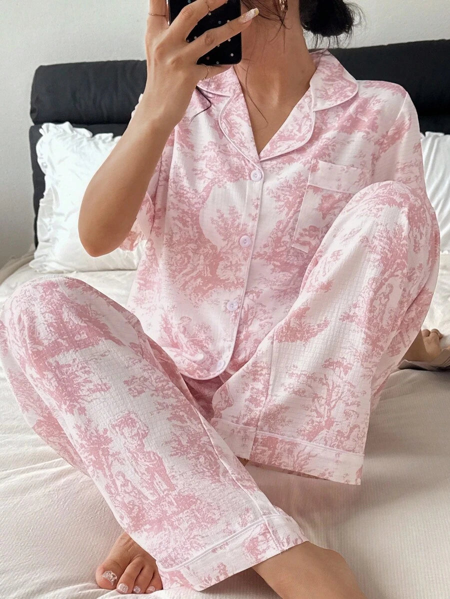 SHEIN بيجامة قصيرة الأكمام مطبوعة بياقة مفتوحة