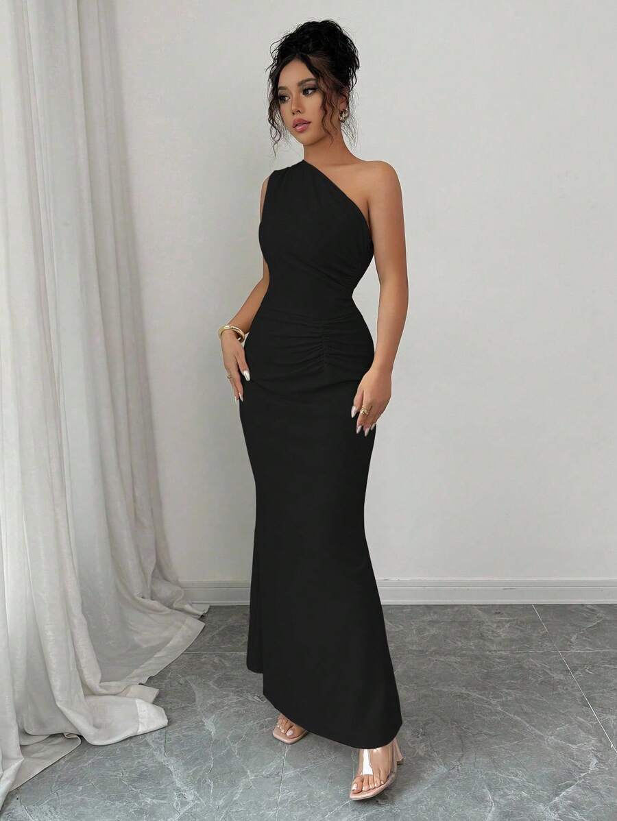SHEIN Elenzga فستان اسود مطبوع بخصر مشدود وكتف مائل