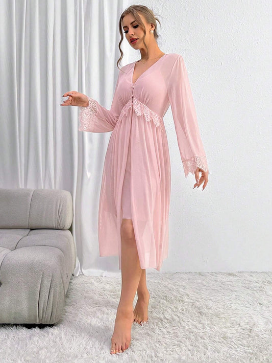 مجموعة بيجاما مزينة بالدانتيل والشبكة مكونة من قطعتين