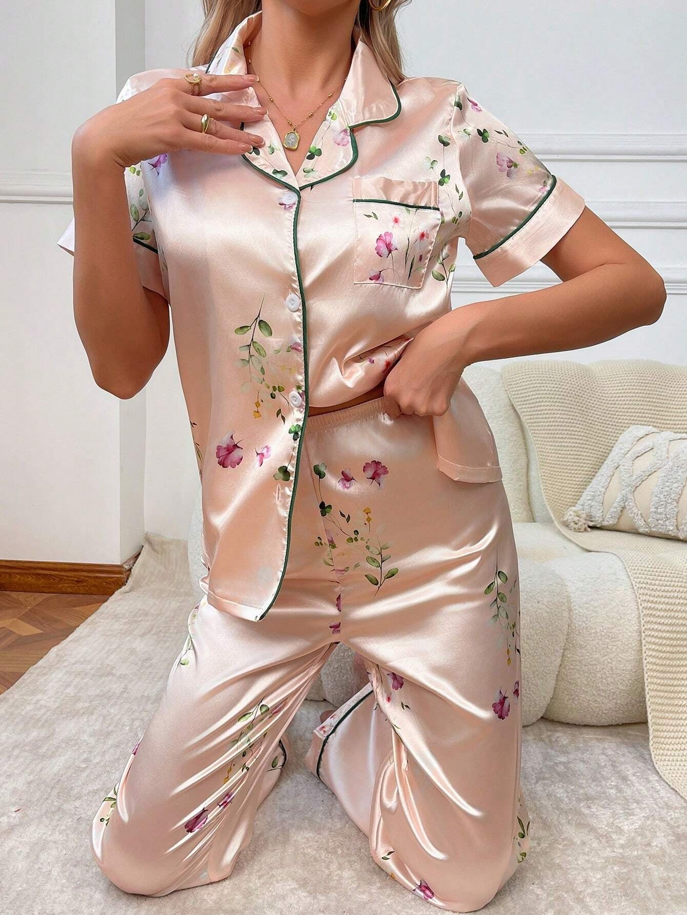 Women'S Flower Print Short Sleeve Top and Long Pants Pajama Set with Contrast Trim