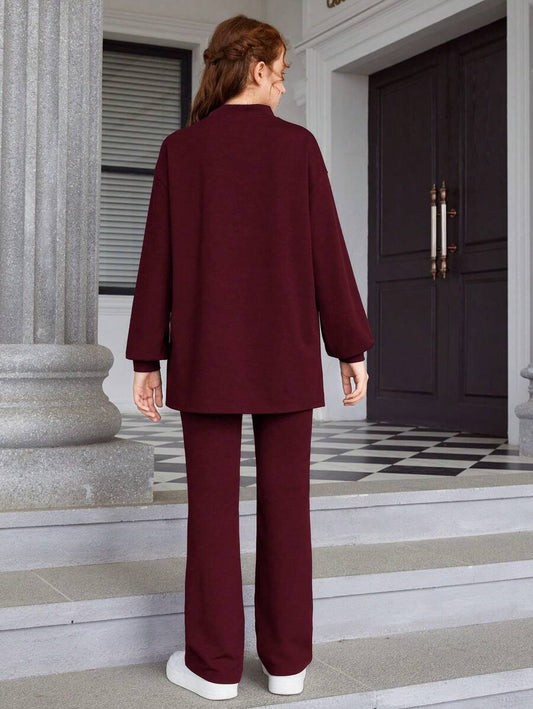 تي شيرت وبنطلون مدرز بالحروف وقوف الياقة بنت شباب