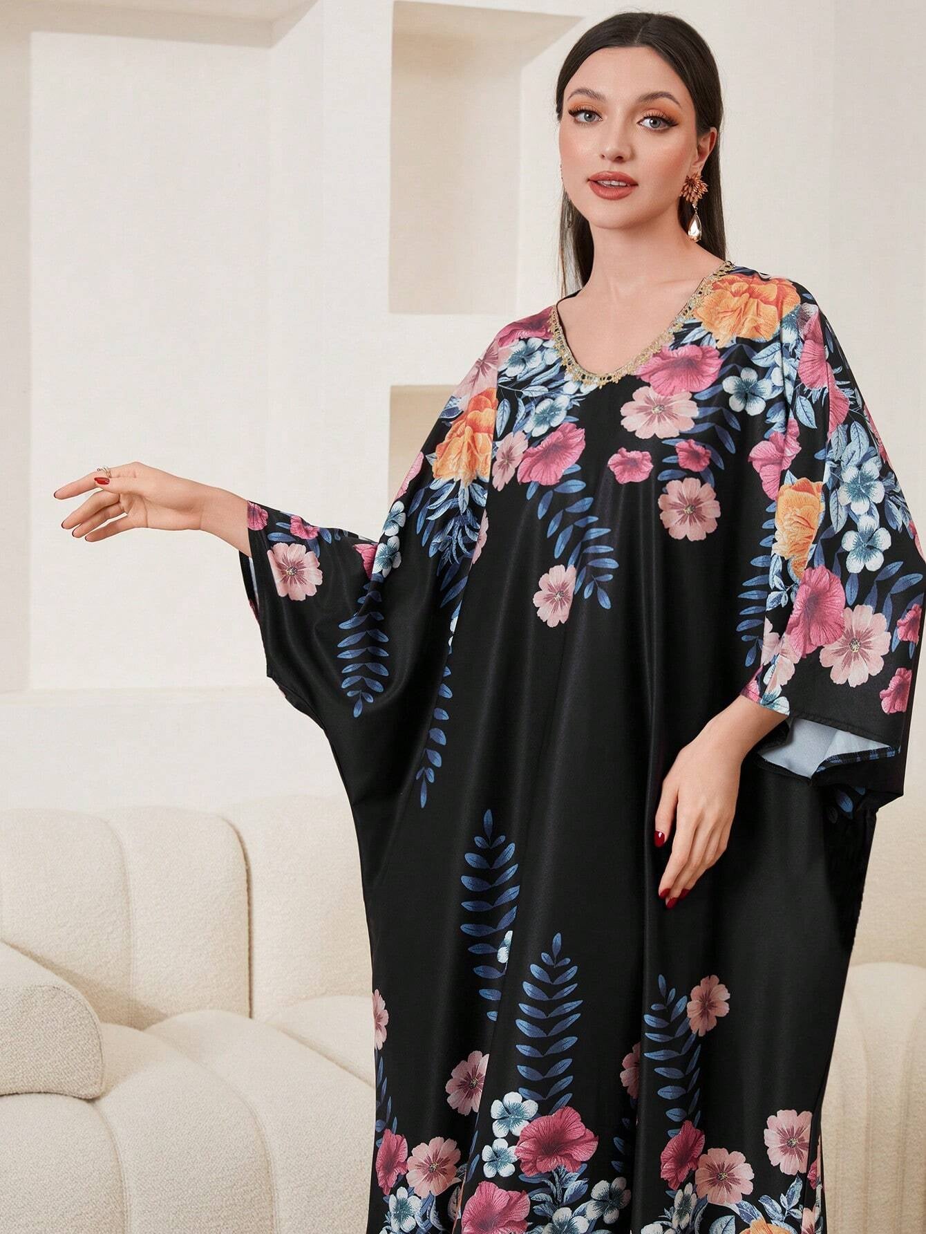 Najma Women'S V-Neck Black Arabesque Printed Dress