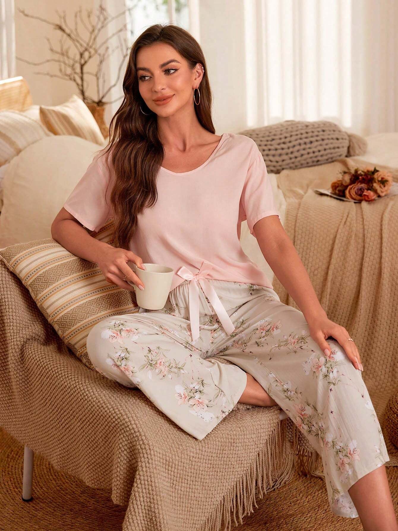 Serenescape Solid Color Short Sleeve round Neck Top and Color-Block Floral Print Pants with Bow Ties Decoration Summer Pajama Set