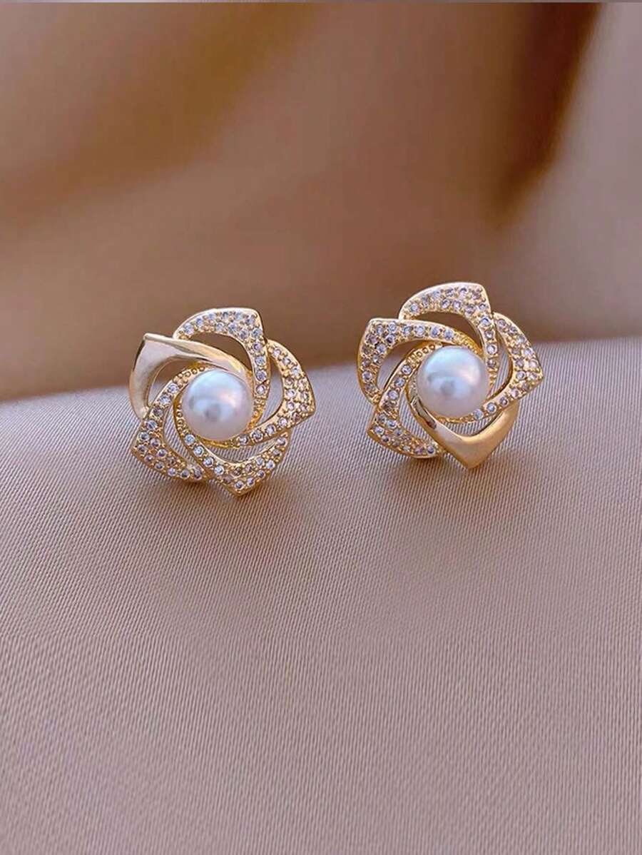 SHEIN طقم 5 أزواج أقراط لؤلؤ وأنماط متعددة