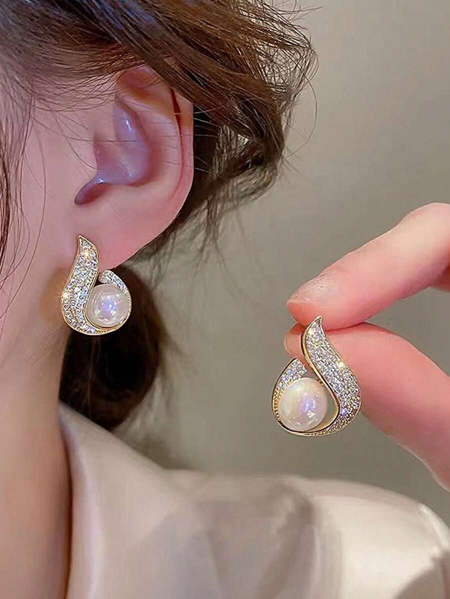 SHEIN طقم 5 أزواج أقراط لؤلؤ وأنماط متعددة