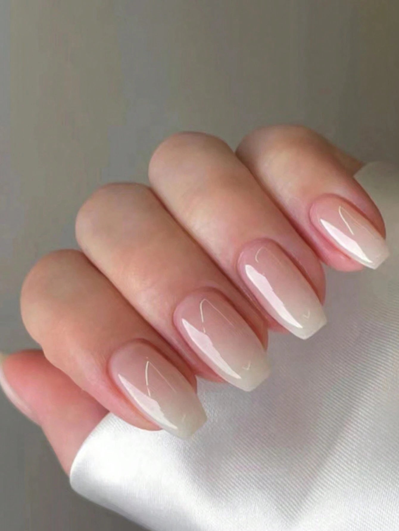 Upgrade Your Appearance: 24Pcs/Set Short Oval Shaped Ice-Clear & Pink & White Ombre False Nails, Suitable for Party, Dance & Daily Style Wear