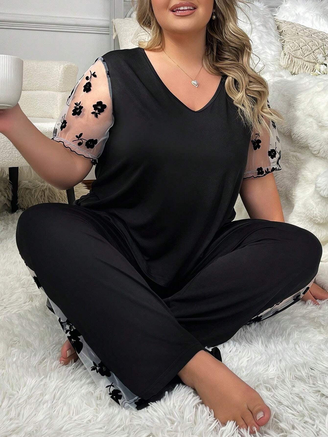 Plus Size Sleepwear Set with Crushed Velvet and Mesh Panel Short Sleeve Top and Pants