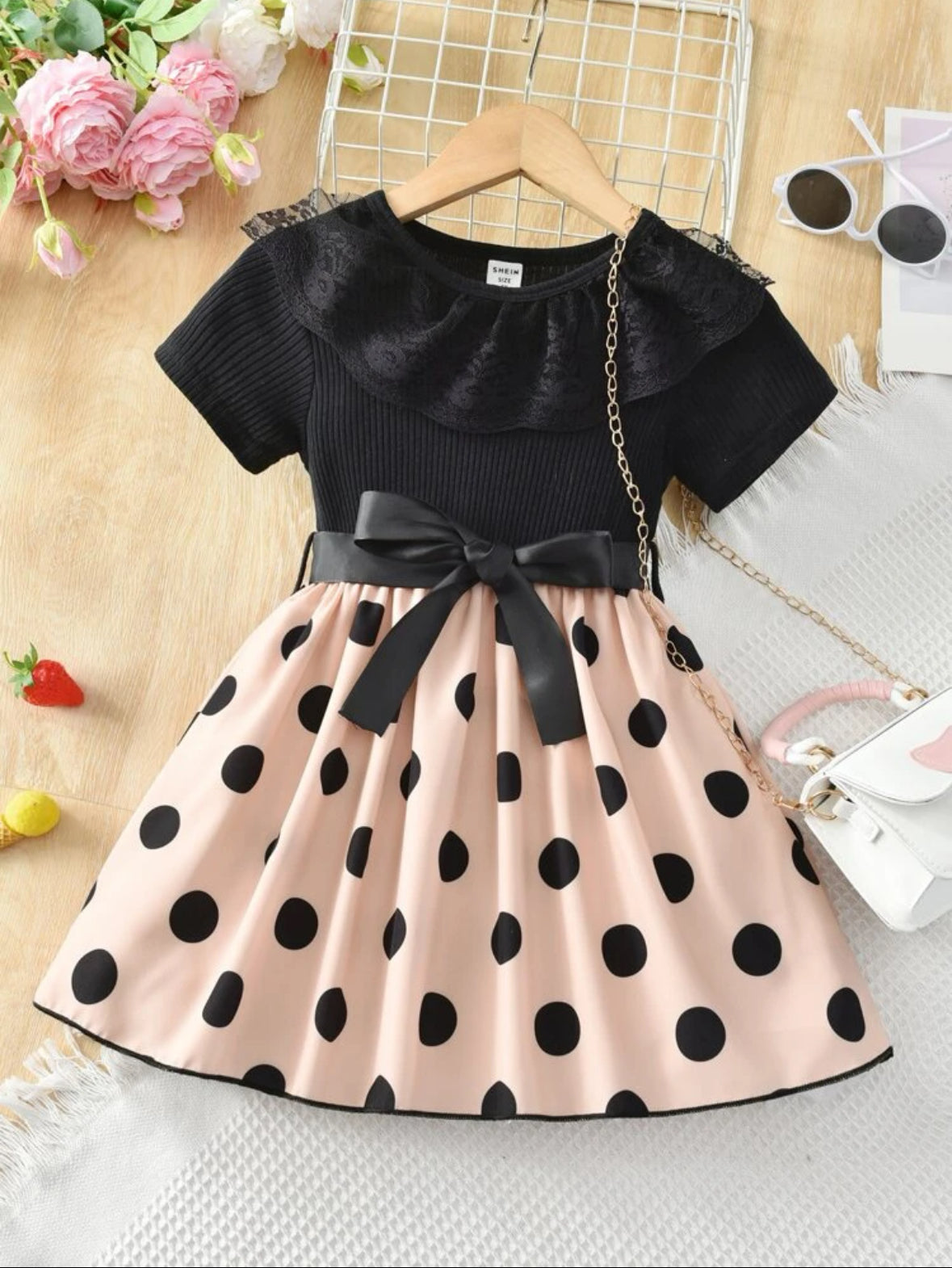 SHEIN Kids CHARMNG فستان شريط دانتيل مطرز بنقاط بولكا للفتاة الصغيرة