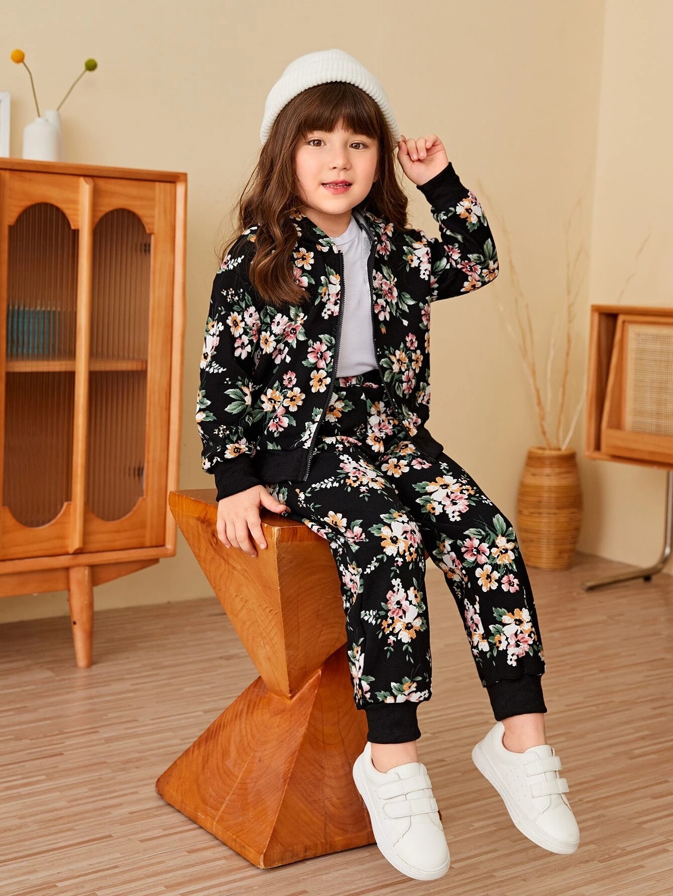 SHEIN معطف بومبر وسروال رياضي بنقش زهور لفتاة صغيرة