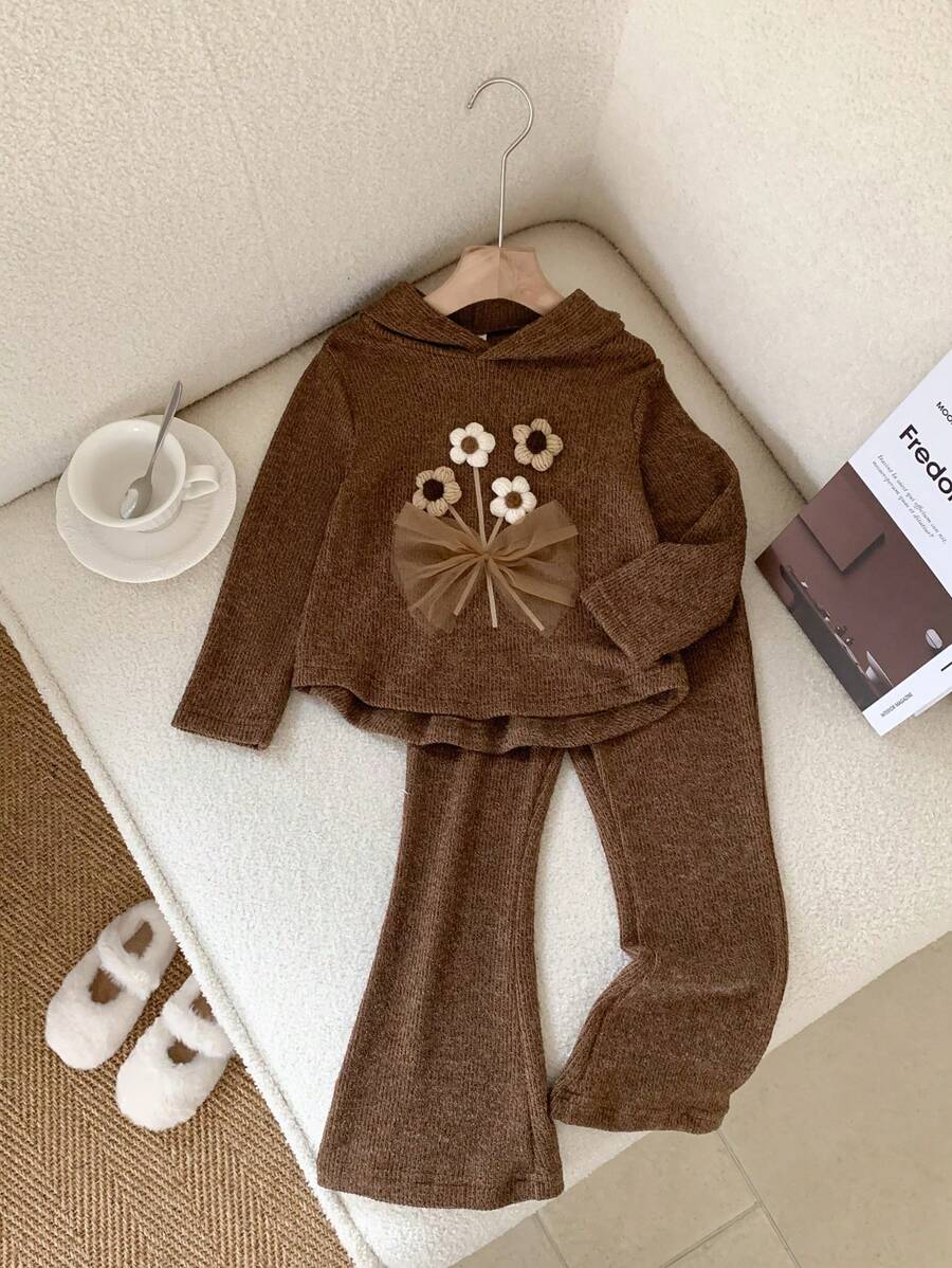 SHEIN Vintaside Kids بدلة فتاة صغيرة مكونة من قطعتين هوديي بني وبنطلون رياضي، قماش ناعم ومنفذ للهواء، هوديي مزين بنقوش زهرية ثلاثية الأبعاد، تصميم بنطلون ذو سيقان متسعة، كاجوال وأنيق لليومي، للأنشطة الخارجية في الخريف والشتاء