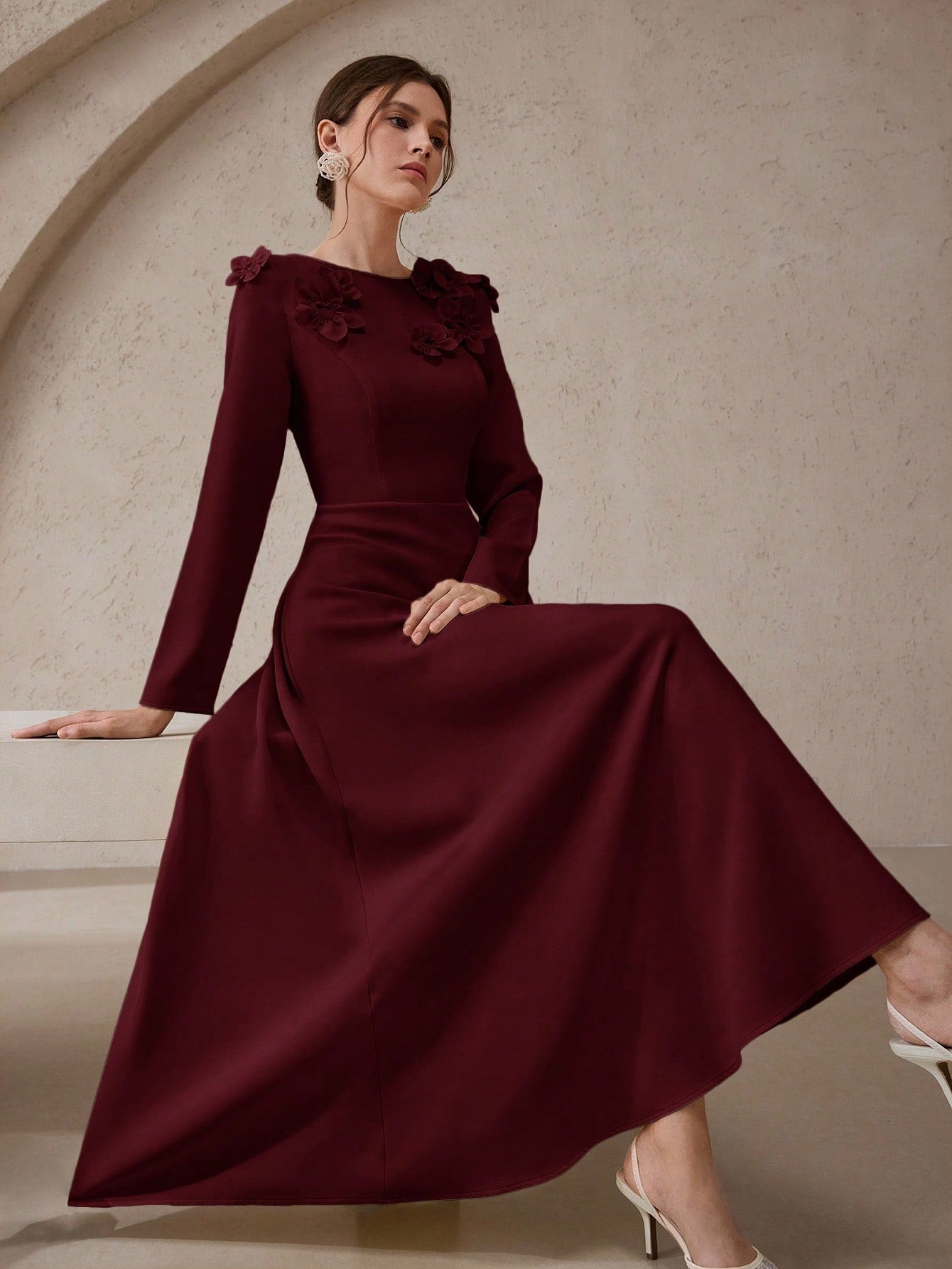 SHEIN Modelyn فستان طويل بلون عنابي بزخرفة زهرية ثلاثية الأبعاد