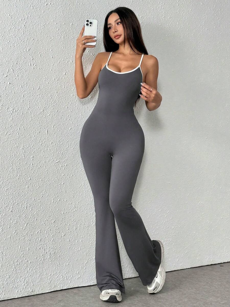 SHEIN بدلة رياضية قصيرة بدون أكمام وظهر مكشوف